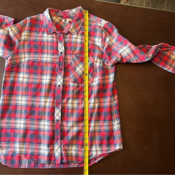 Kut from the Kloth women’s 100% cotton flannel button down pocket shirt. Size L. - Picture 7 of 9